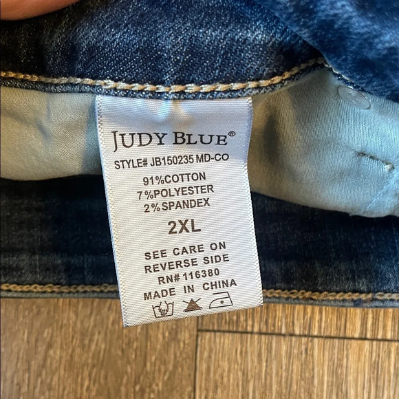 Judy Blue Distressed Denim Shorts blue size xxl frayed hem - Picture 3 of 9